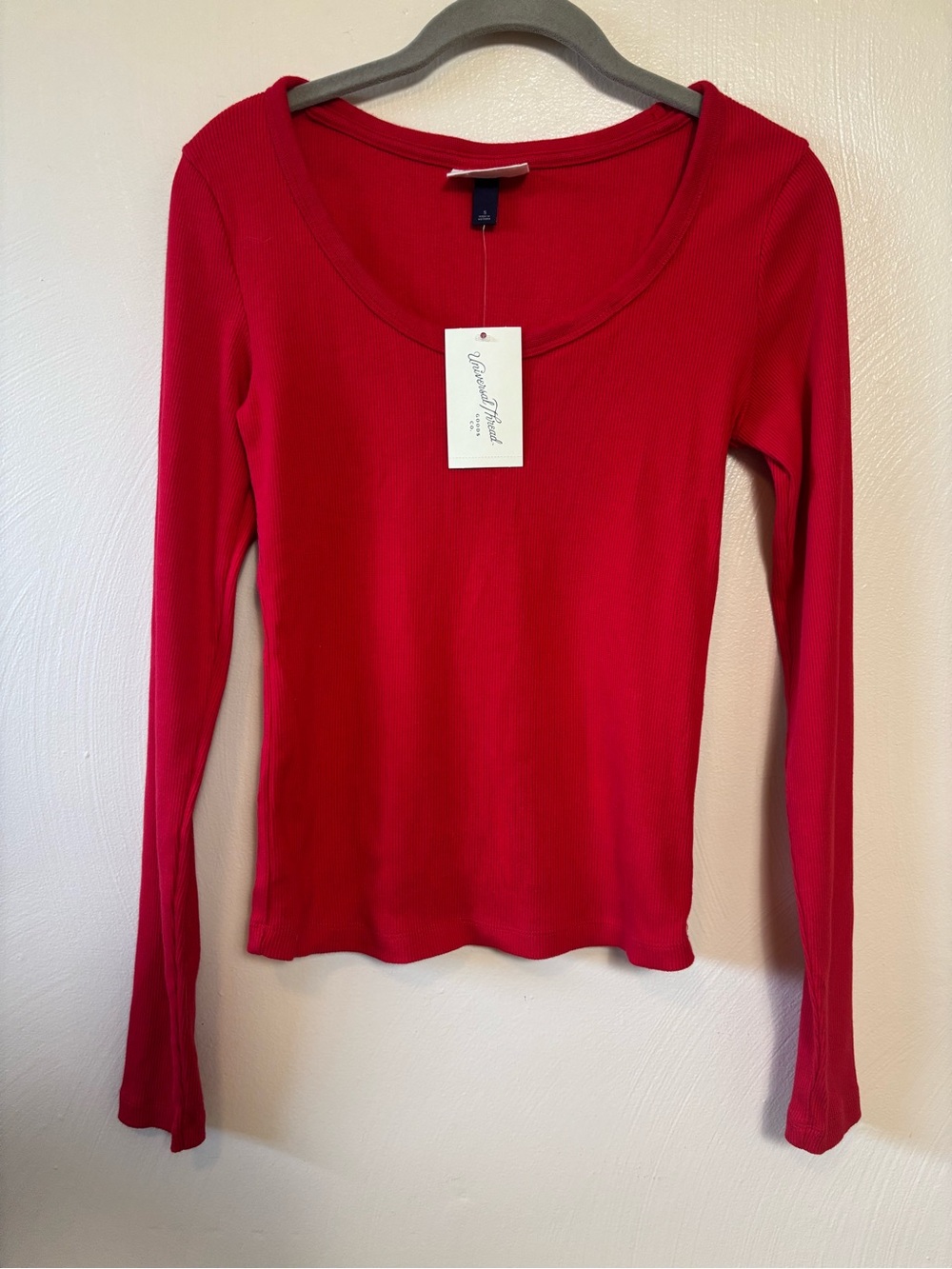 NWT Universal Thread Target Women’s Shirt Long Sleeve Scoop Neck Red Pop Small